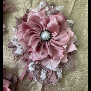Boho mauve flower pin